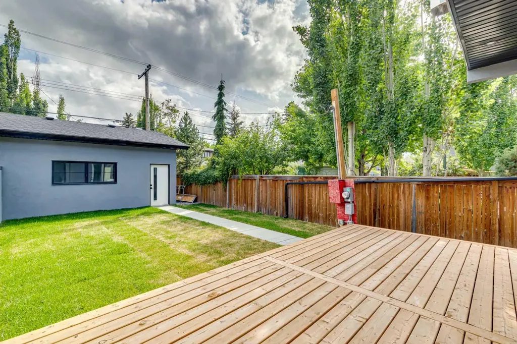 2609 5 Avenue NW Calgary AB T2N 0T7
