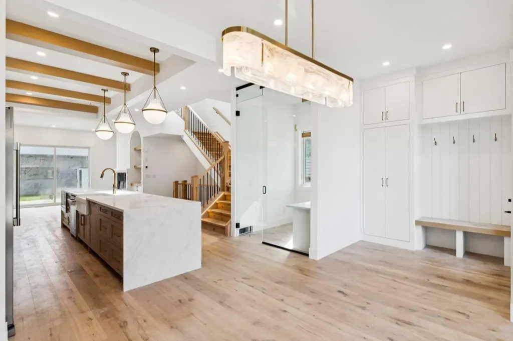 2609 5 Avenue NW Calgary AB T2N 0T7