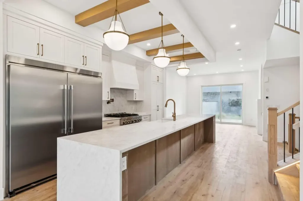 2609 5 Avenue NW Calgary AB T2N 0T7