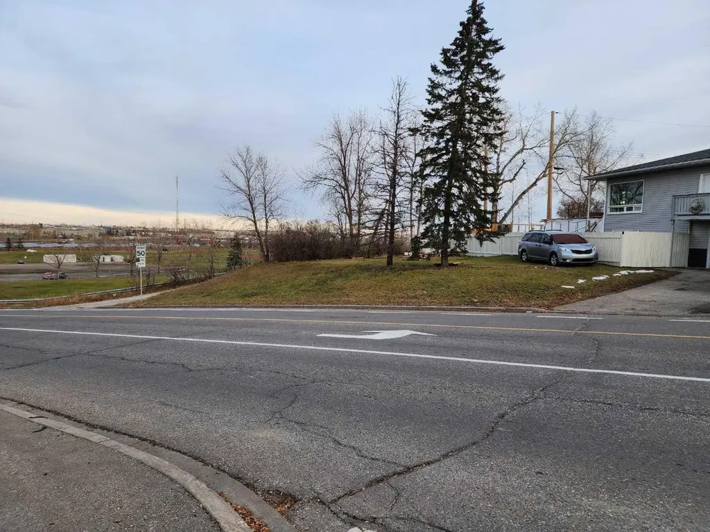 2005 62 Avenue SE Calgary AB T2C 0C2