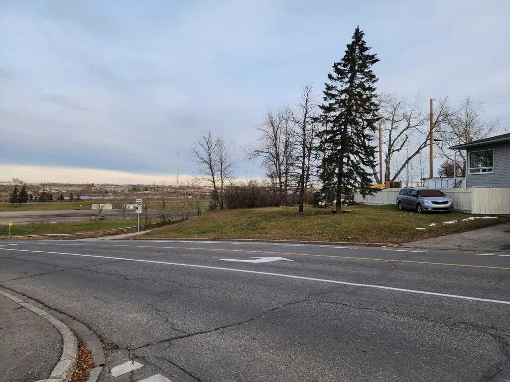 2005 62 Avenue SE Calgary AB T2C 0C2