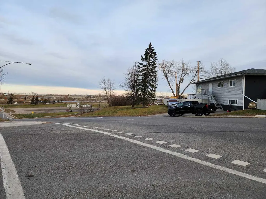 2005 62 Avenue SE Calgary AB T2C 0C2
