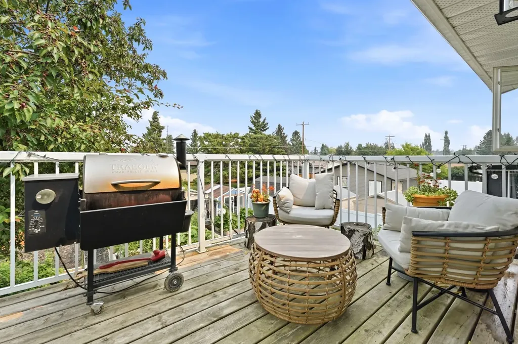 218 8 Avenue NE Sundre AB T0M1X0