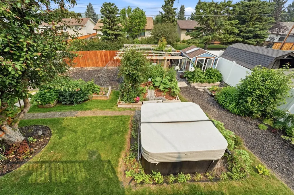 218 8 Avenue NE Sundre AB T0M1X0