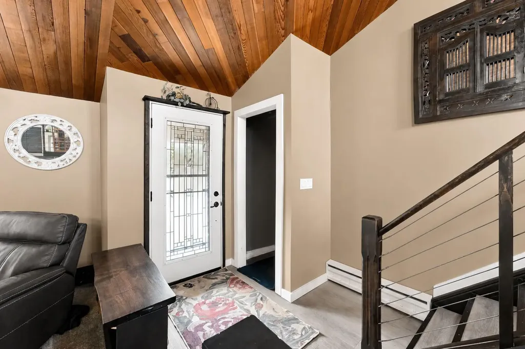 218 8 Avenue NE Sundre AB T0M1X0