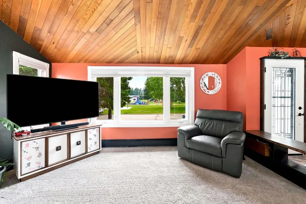 218 8 Avenue NE Sundre AB T0M1X0