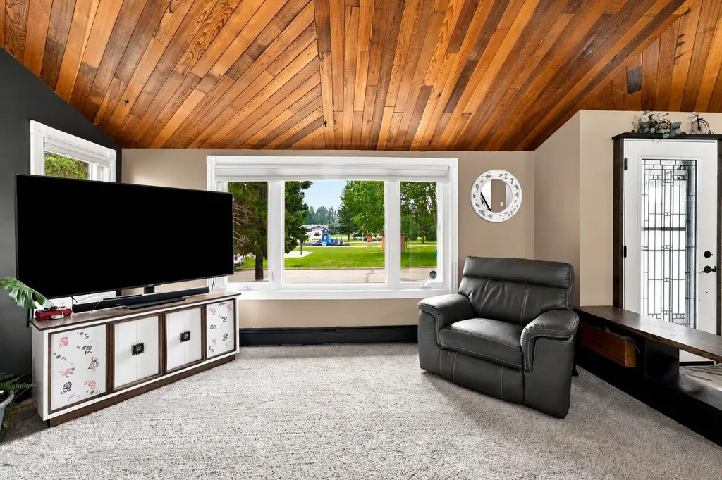 218 8 Avenue NE Sundre AB T0M1X0