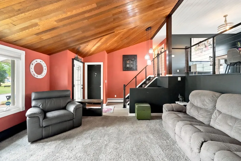 218 8 Avenue NE Sundre AB T0M1X0