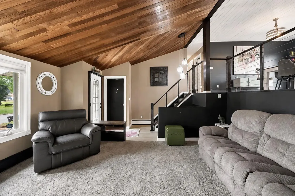 218 8 Avenue NE Sundre AB T0M1X0