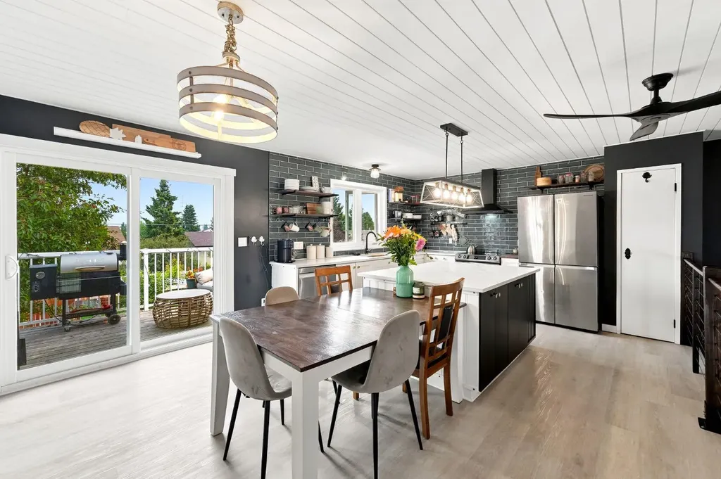 218 8 Avenue NE Sundre AB T0M1X0