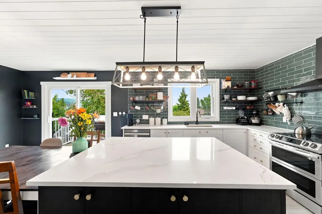 218 8 Avenue NE Sundre AB T0M1X0