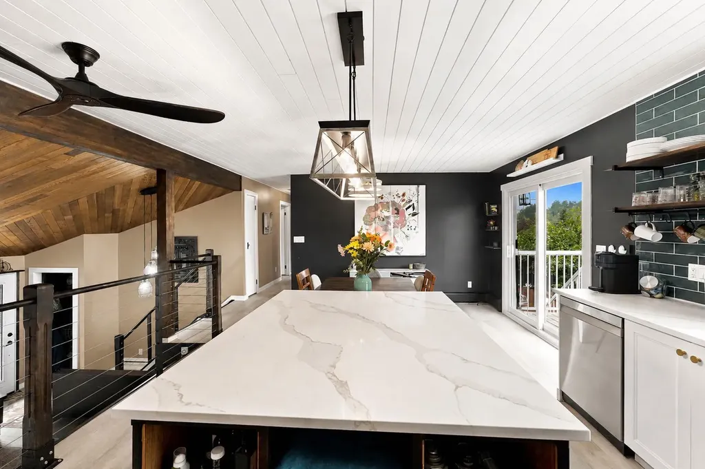 218 8 Avenue NE Sundre AB T0M1X0