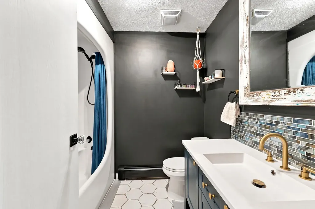 218 8 Avenue NE Sundre AB T0M1X0