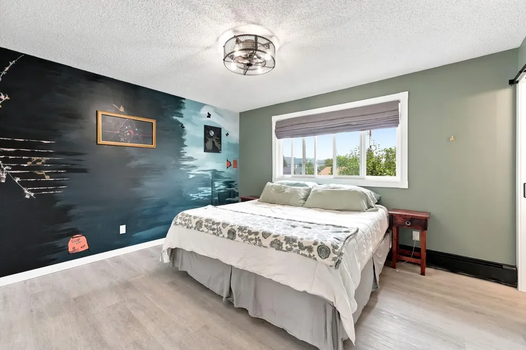 218 8 Avenue NE Sundre AB T0M1X0