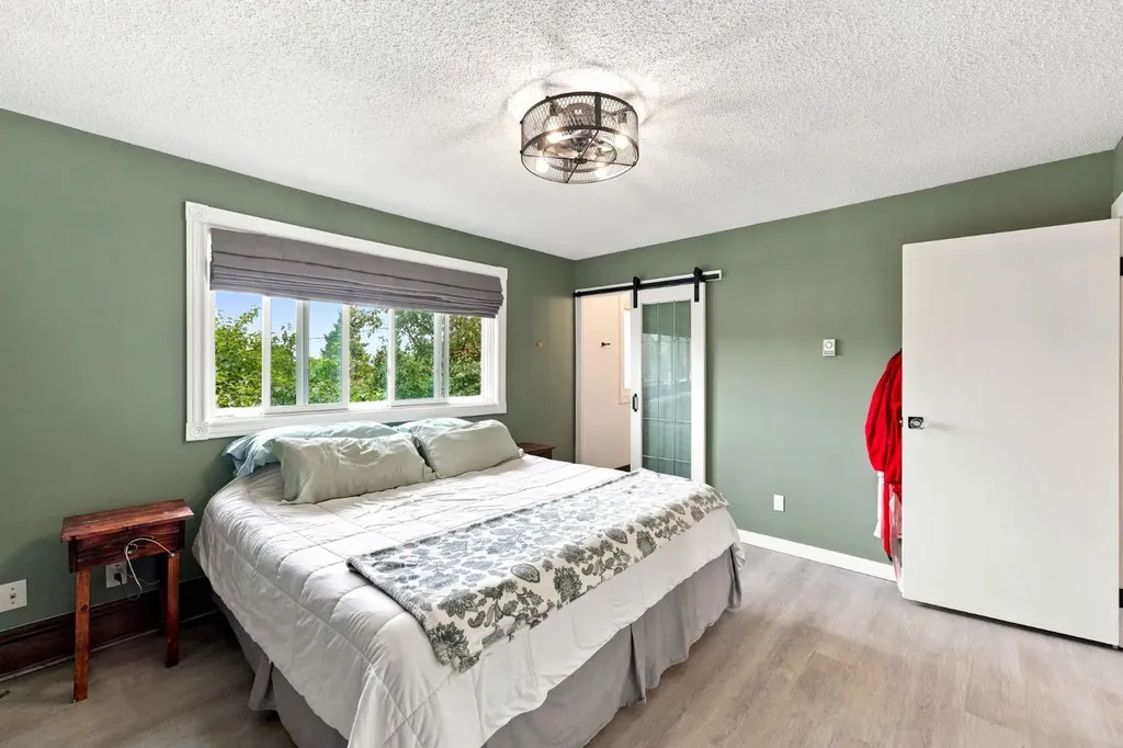 218 8 Avenue NE Sundre AB T0M1X0