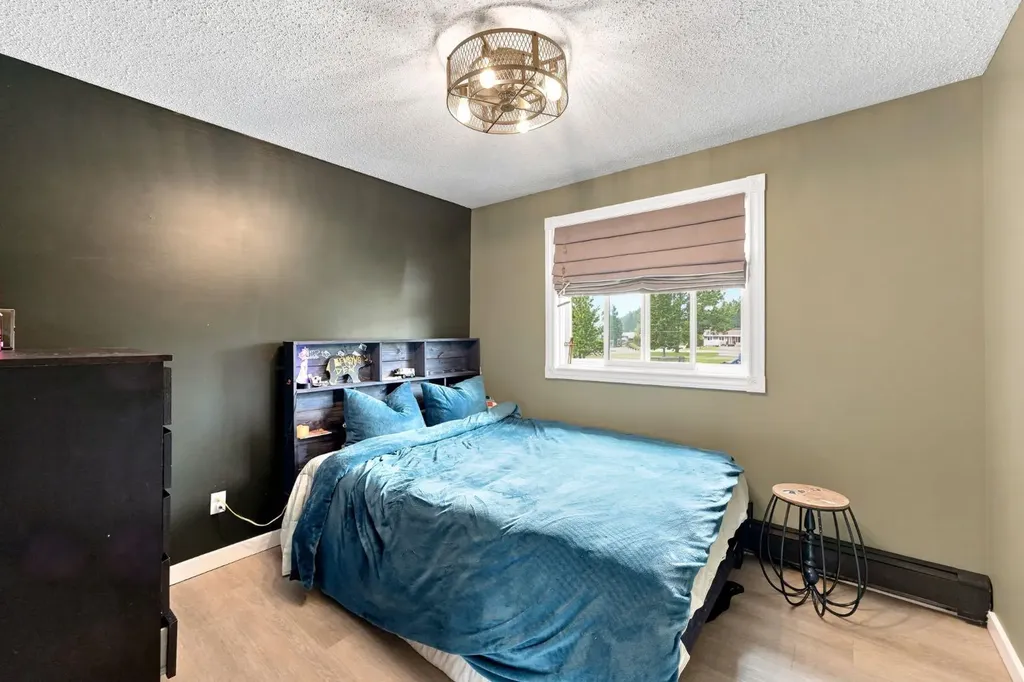 218 8 Avenue NE Sundre AB T0M1X0