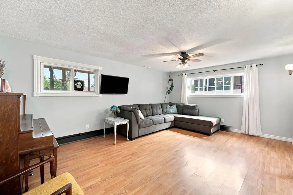 218 8 Avenue NE Sundre AB T0M1X0