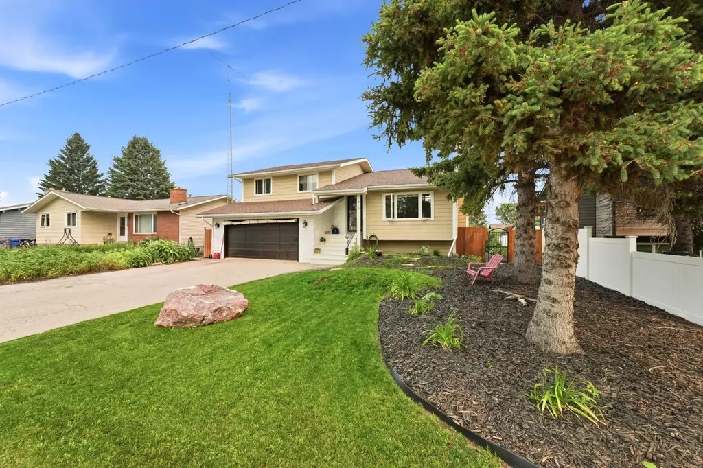 218 8 Avenue NE Sundre AB T0M1X0