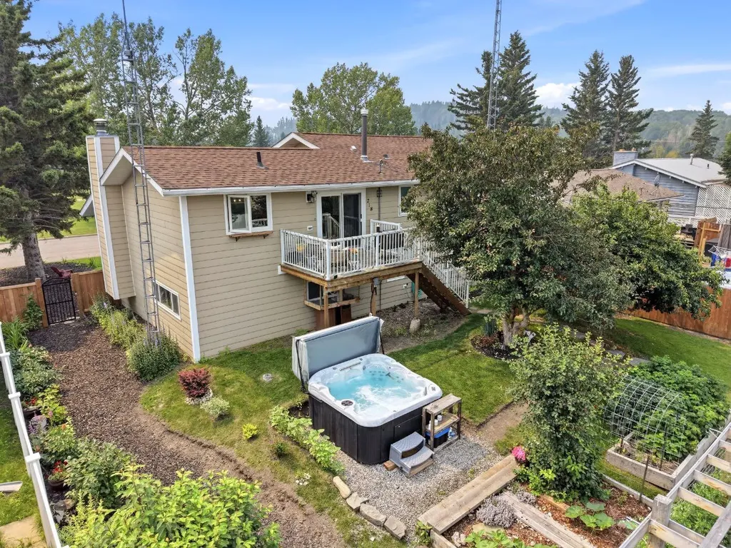 218 8 Avenue NE Sundre AB T0M1X0