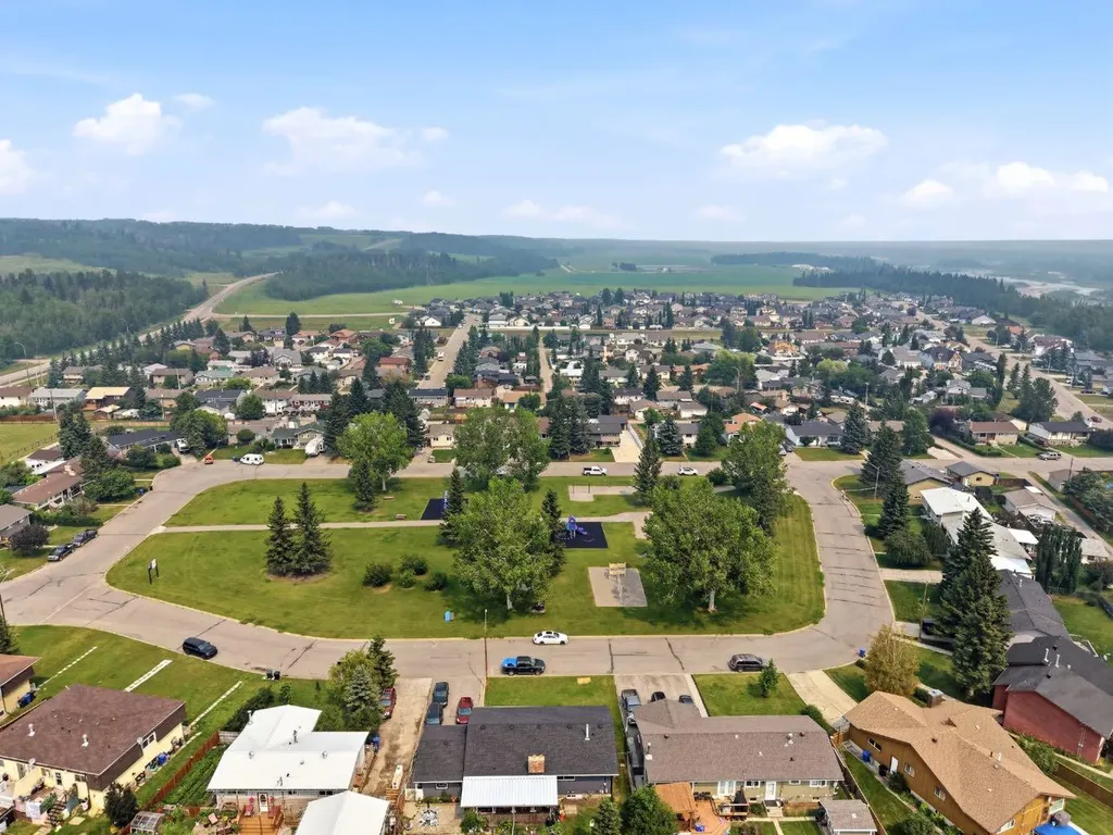 218 8 Avenue NE Sundre AB T0M1X0