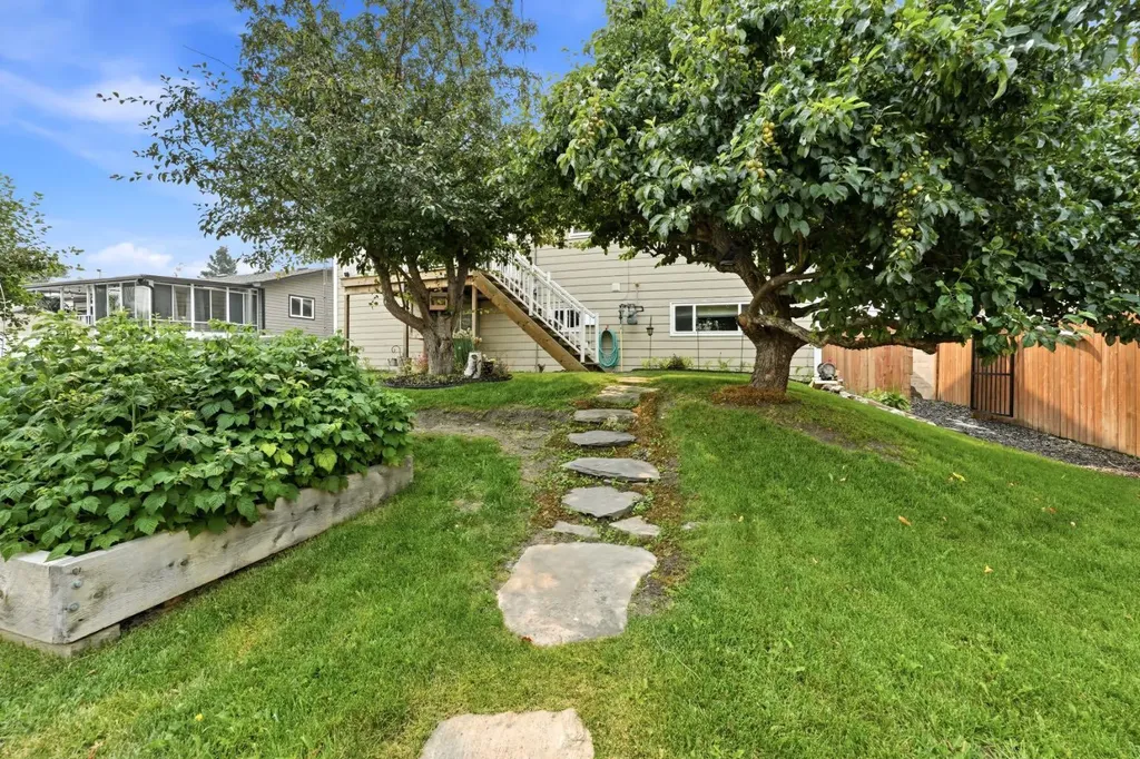 218 8 Avenue NE Sundre AB T0M1X0