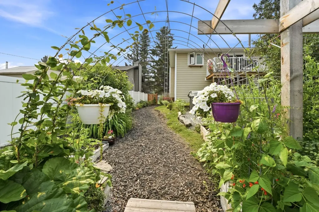 218 8 Avenue NE Sundre AB T0M1X0