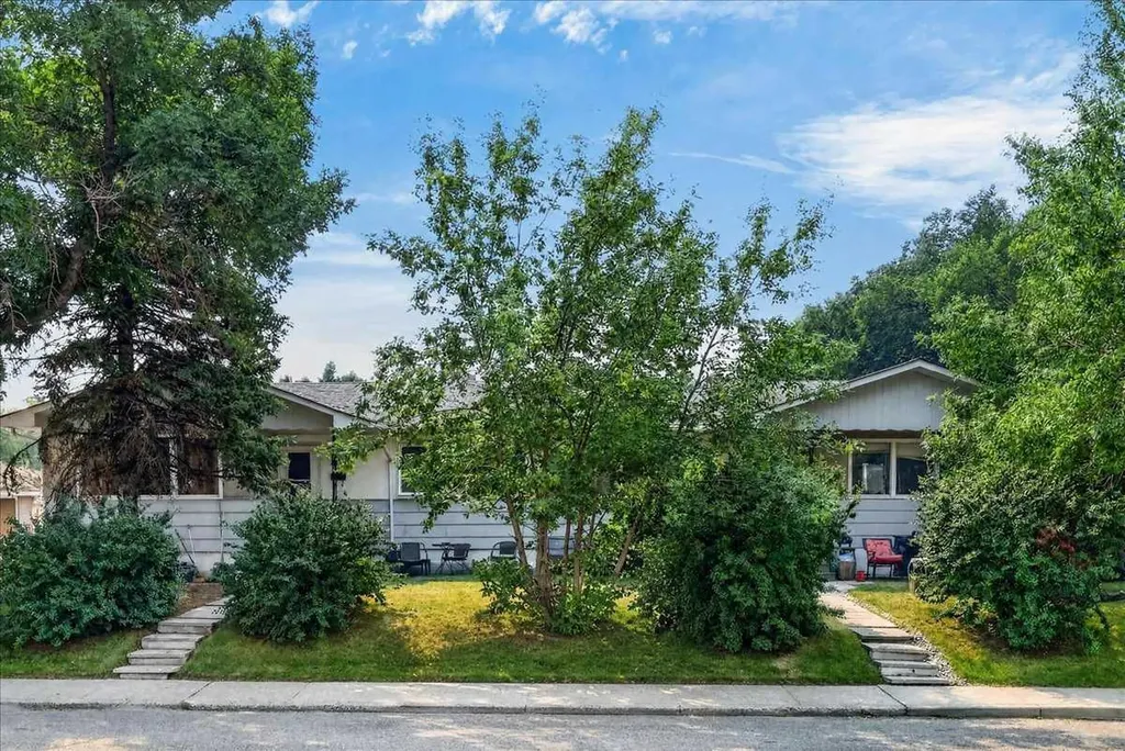 1907 14 Avenue NE Calgary AB T2E 1G8