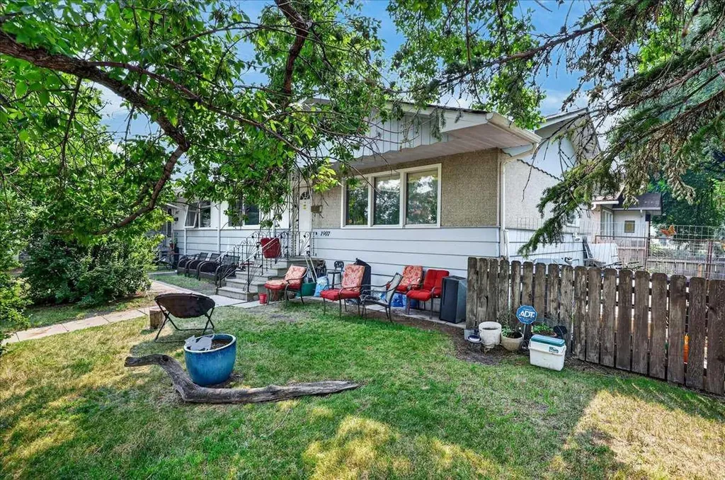 1907 14 Avenue NE Calgary AB T2E 1G8