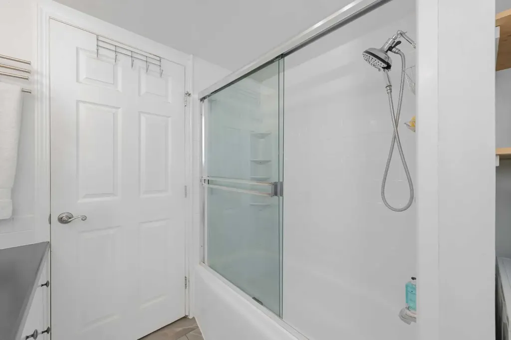 1821 17a Street SW Calgary AB T2T 4R7