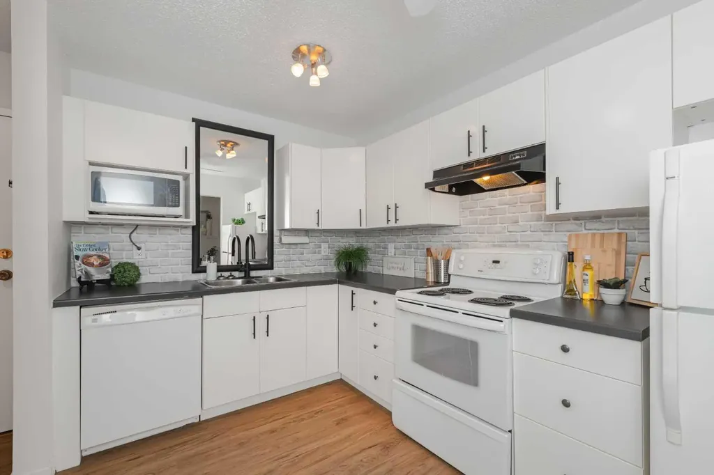 1821 17a Street SW Calgary AB T2T 4R7