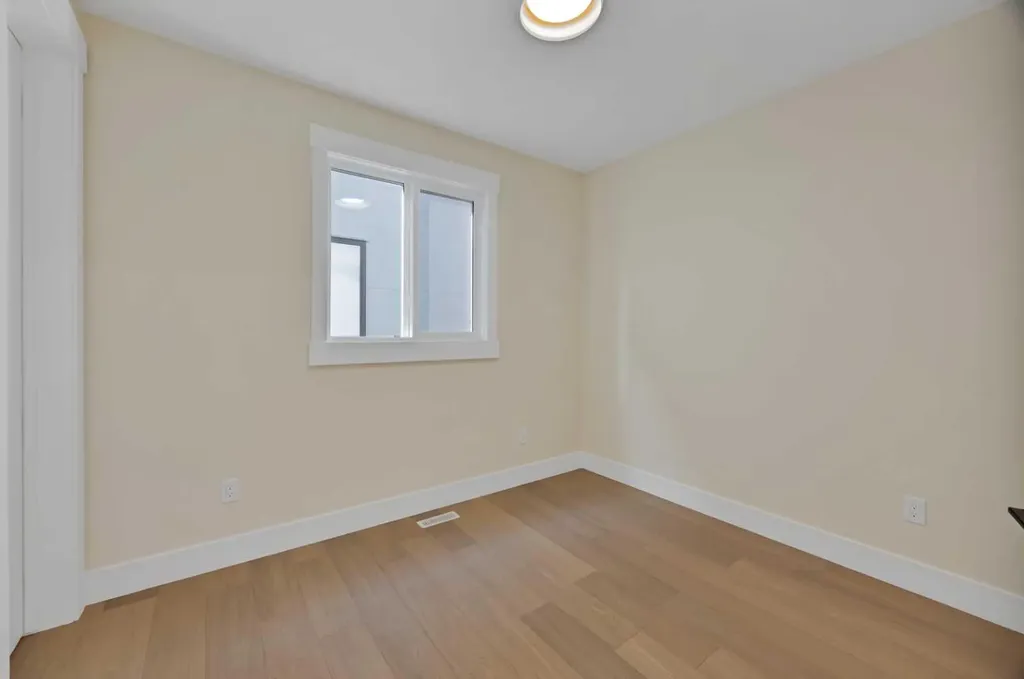 506 Waterford Rise Chestermere AB T1X 3B5