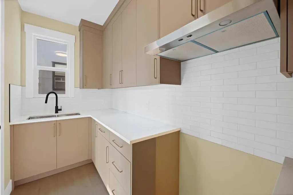 506 Waterford Rise Chestermere AB T1X 3B5