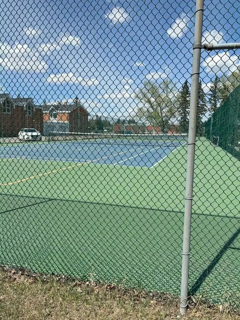 816 89 Avenue SW Calgary AB T2V4N8