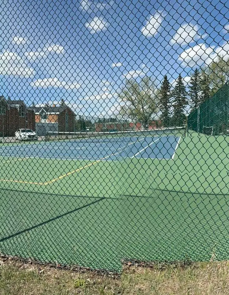 816 89 Avenue SW Calgary AB T2V4N8