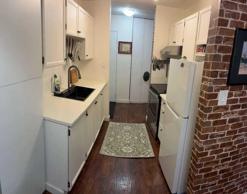 816 89 Avenue SW Calgary AB T2V4N8