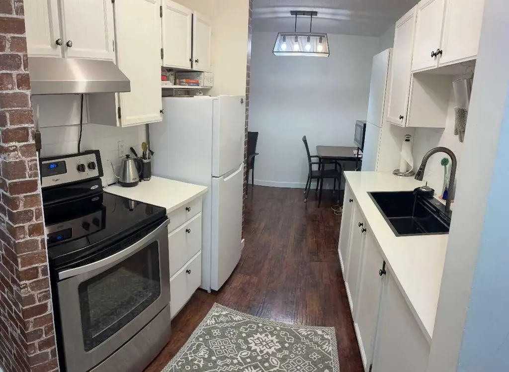 816 89 Avenue SW Calgary AB T2V4N8