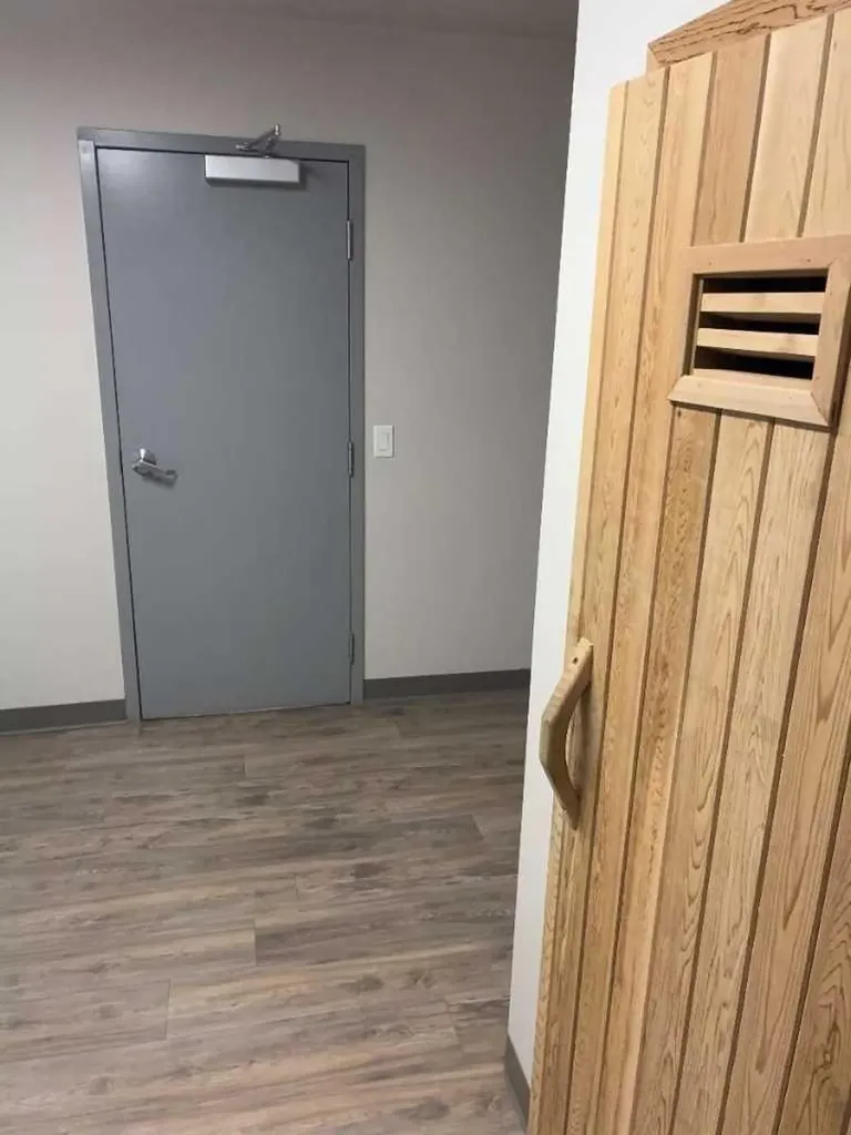 816 89 Avenue SW Calgary AB T2V4N8