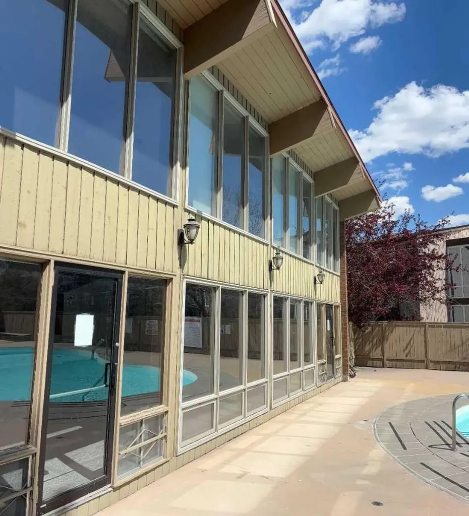 816 89 Avenue SW Calgary AB T2V4N8
