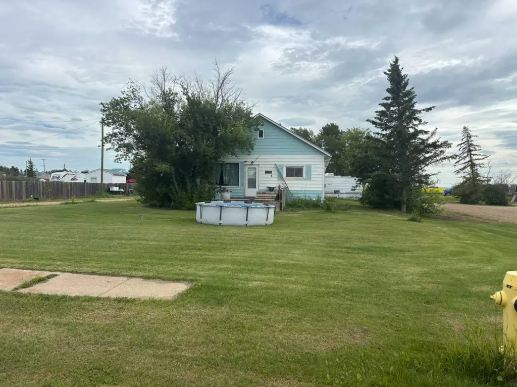 5031 48 Avenue Girouxville AB T0H 1S0