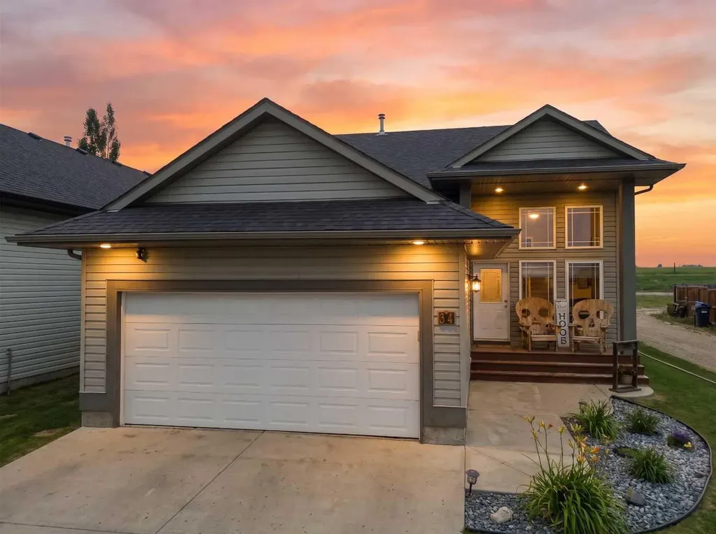 34 Wilkinson Circle Sylvan Lake AB T4S 2N8
