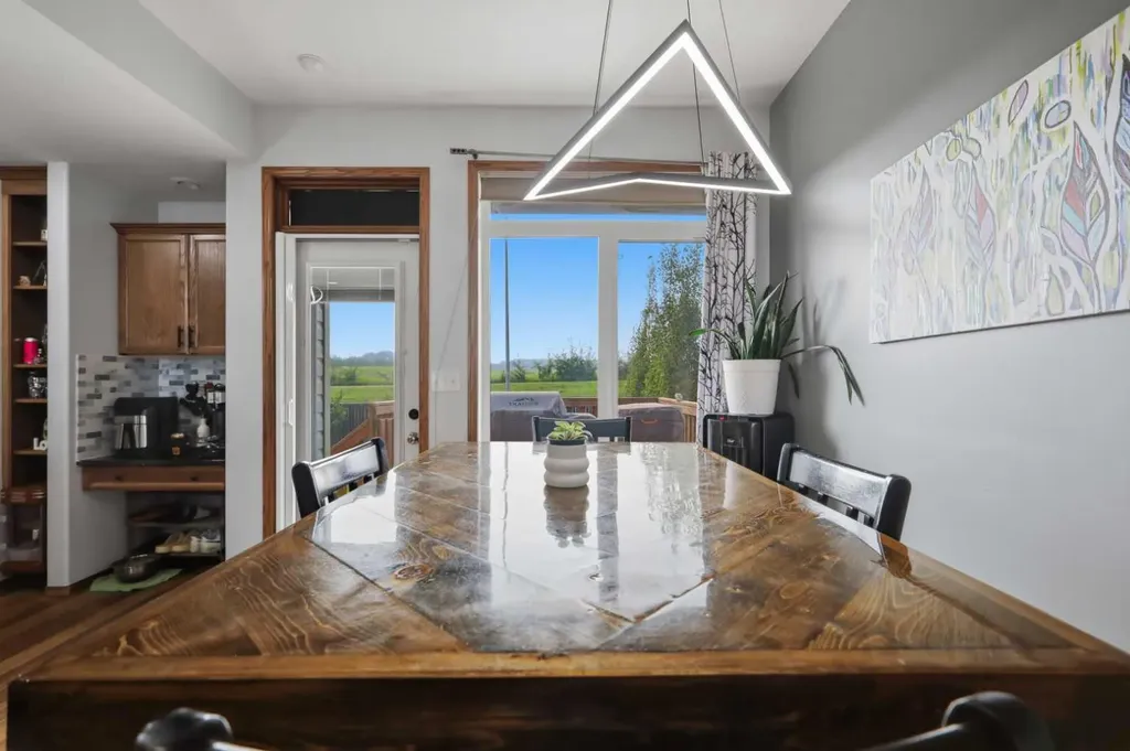 34 Wilkinson Circle Sylvan Lake AB T4S 2N8
