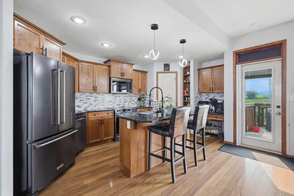 34 Wilkinson Circle Sylvan Lake AB T4S 2N8