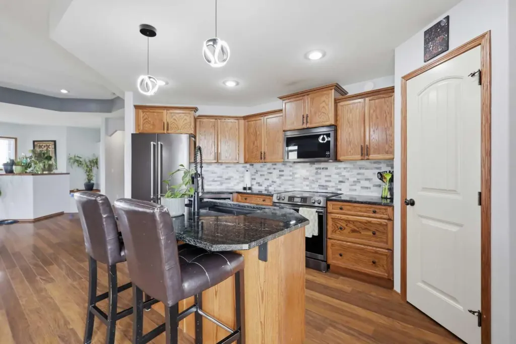 34 Wilkinson Circle Sylvan Lake AB T4S 2N8