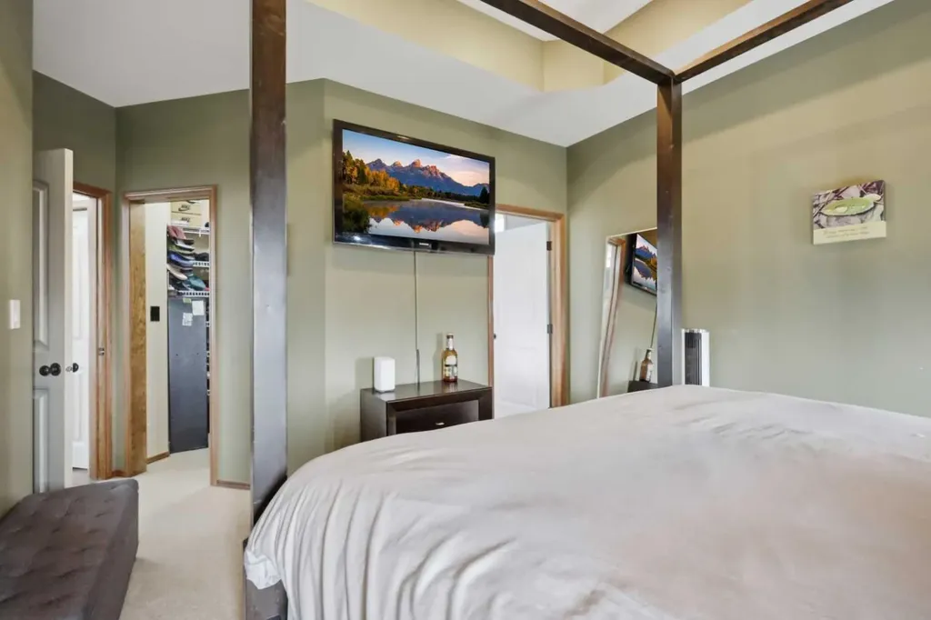 34 Wilkinson Circle Sylvan Lake AB T4S 2N8