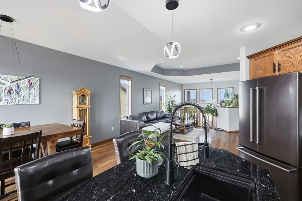 34 Wilkinson Circle Sylvan Lake AB T4S 2N8