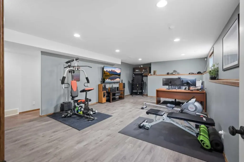 34 Wilkinson Circle Sylvan Lake AB T4S 2N8