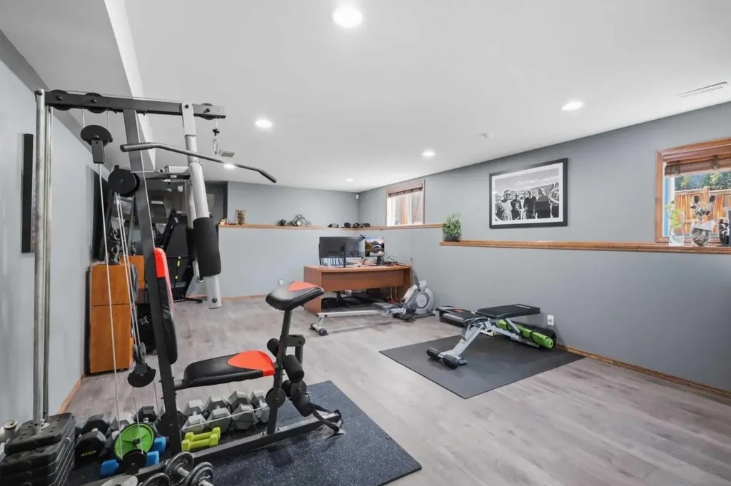 34 Wilkinson Circle Sylvan Lake AB T4S 2N8