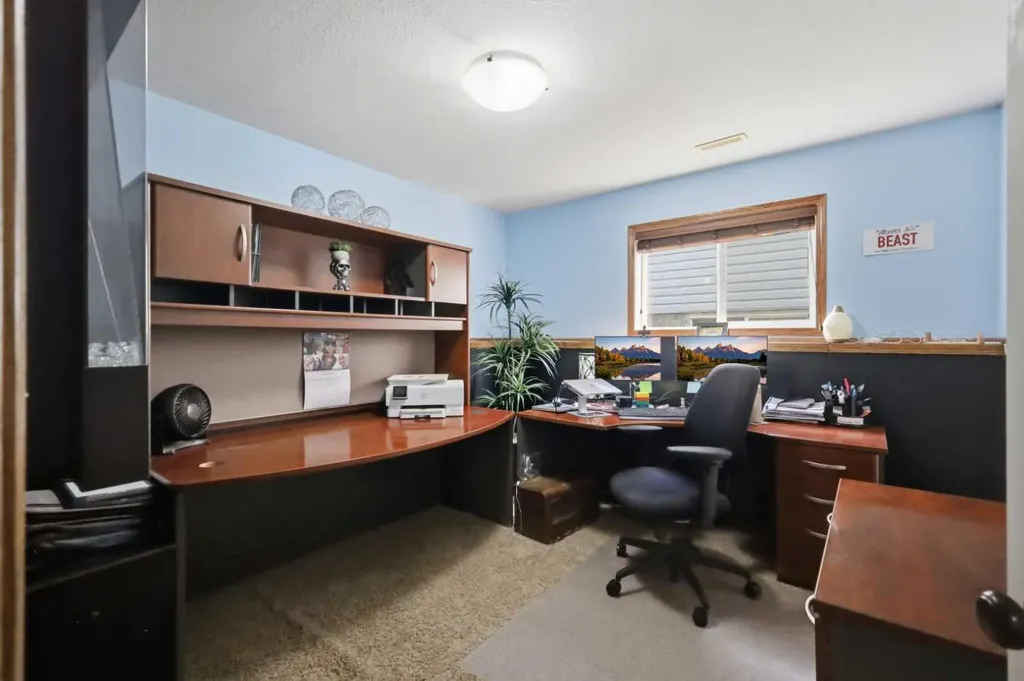 34 Wilkinson Circle Sylvan Lake AB T4S 2N8