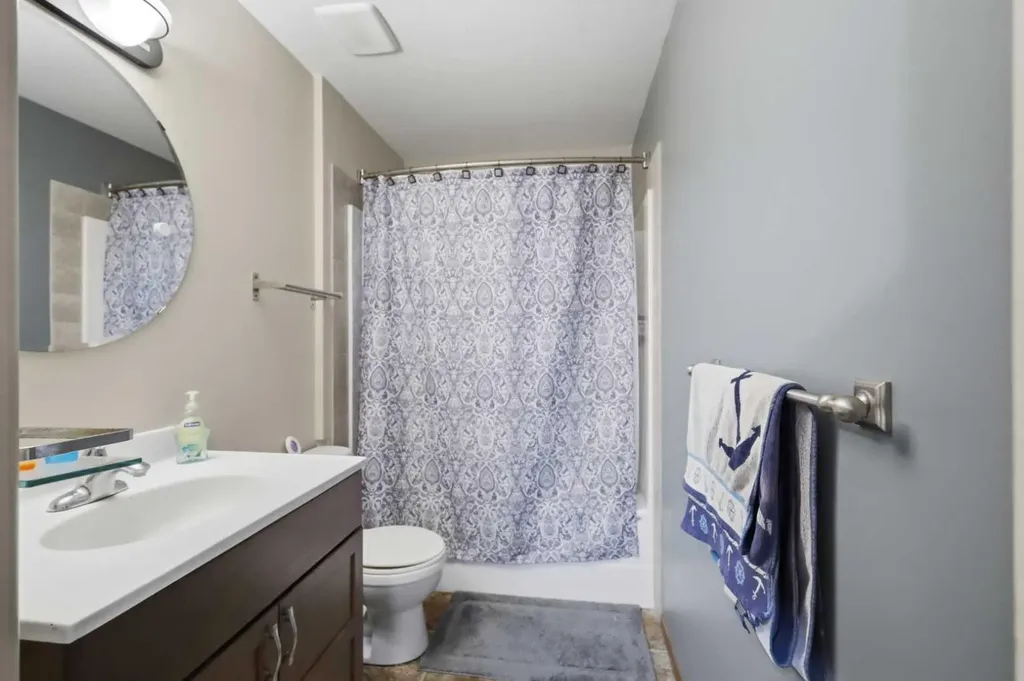 34 Wilkinson Circle Sylvan Lake AB T4S 2N8