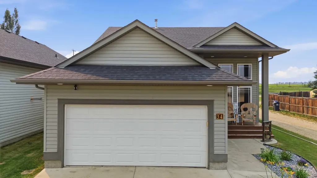 34 Wilkinson Circle Sylvan Lake AB T4S 2N8
